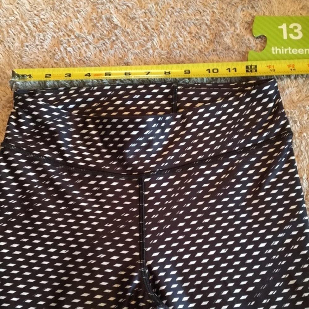 UNDER ARMOUR Compression Leggings - ladies SM - Picture 4 of 7